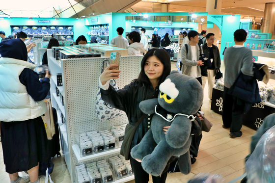 A customer takes a selfie with a ZO&FRIENDS plushie at the Zo&Friends Lucky Shop pop-up store at the Lotte World Mall in Songpa District, southern Seoul, on March 12. [LOTTE DEPARTMENT STORE] 