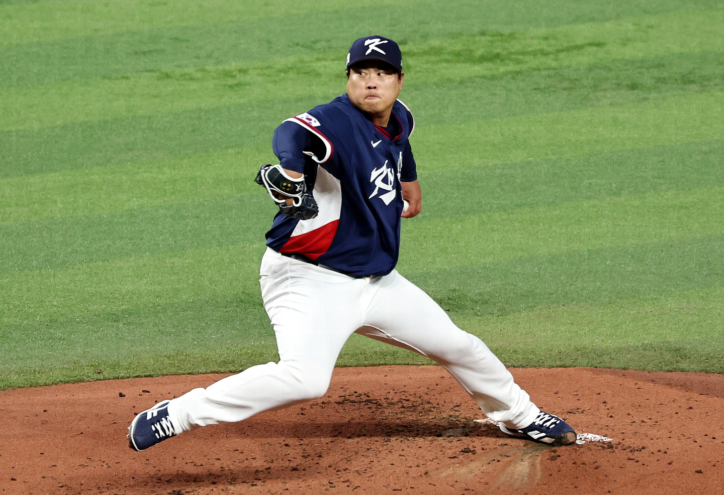 Korea's Ryu Hyun-jin pitches during a 2026 World Baseball Classic quarterfinal against the Dominican Republic at LoanDepot park in Miami, Florida, on March 13. [NEWS1] 