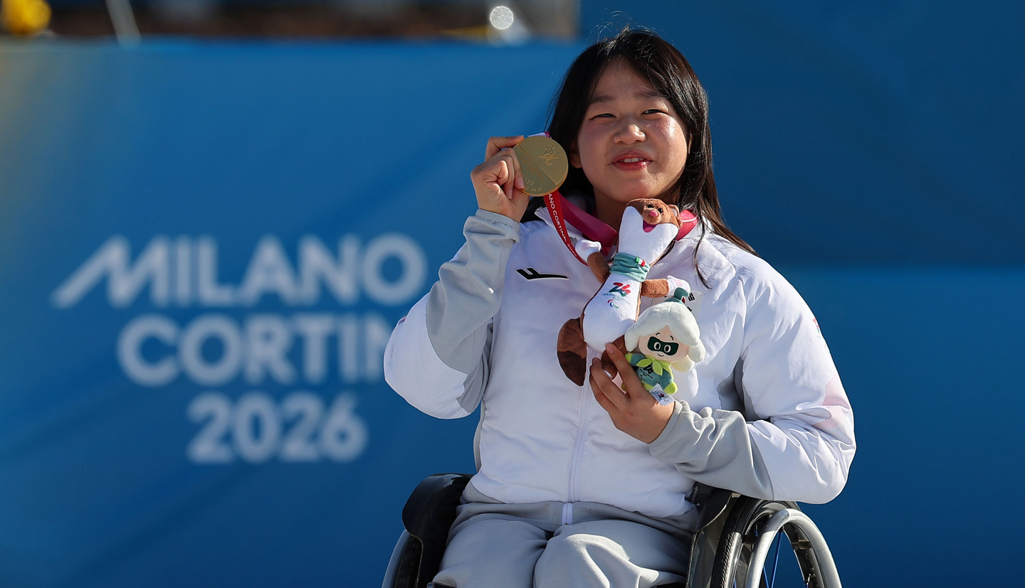 Kim Yun-ji celebrates winning a gold medal at the women's cross-country skiing event at the 2026 Milan-Cortina Winter Paralympics in Italy on March 8. [YONHAP] 