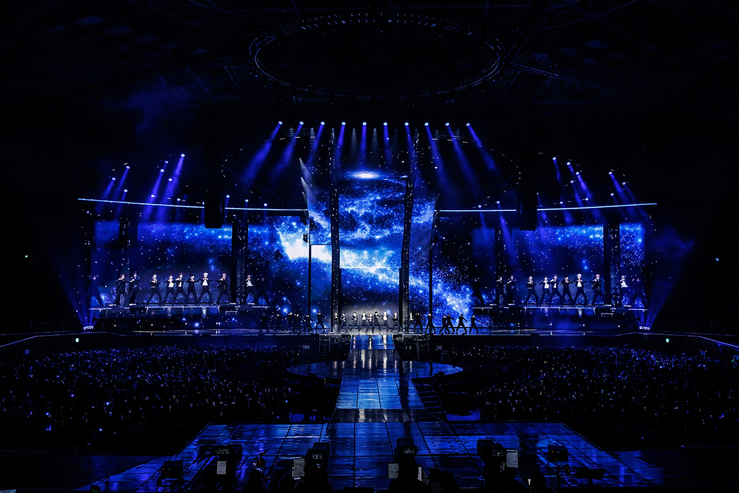 ZeroBaseOne performs during one of the encore concerts of its ″Here & Now″ world tour held on March 13, 14 and 15 at the KSPO Dome in southern Seoul. [WAKEONE]