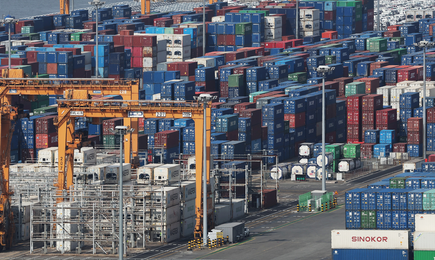Containers are stacked at Pyeongtaek Port in Pyeongtaek, Gyeonggi, on March 1. [YONHAP] 