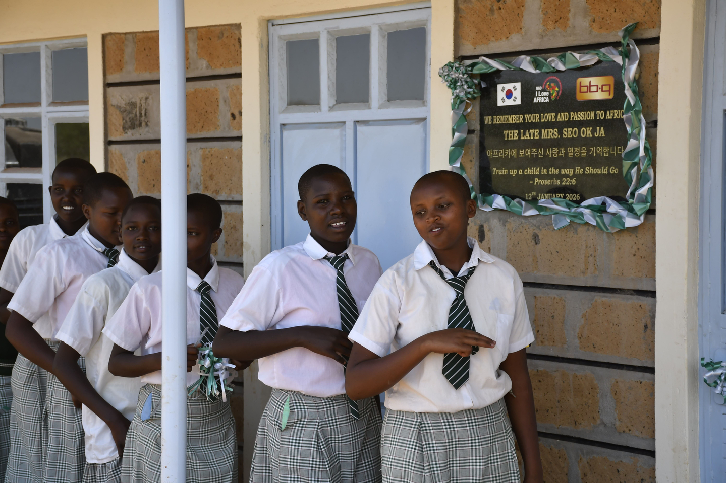 A school built in January through “I Love Africa,” a participatory social contribution initiative involving Genesis BBQ Group and its franchise [BBQ]