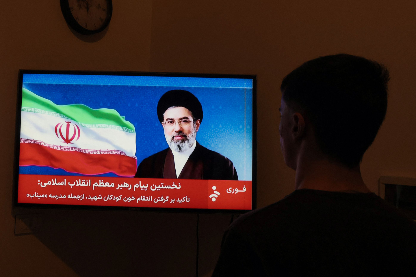 A man watches a televised statement by Iran's new Supreme Leader Mojtaba Khamenei on March 12. [YONHAP]
