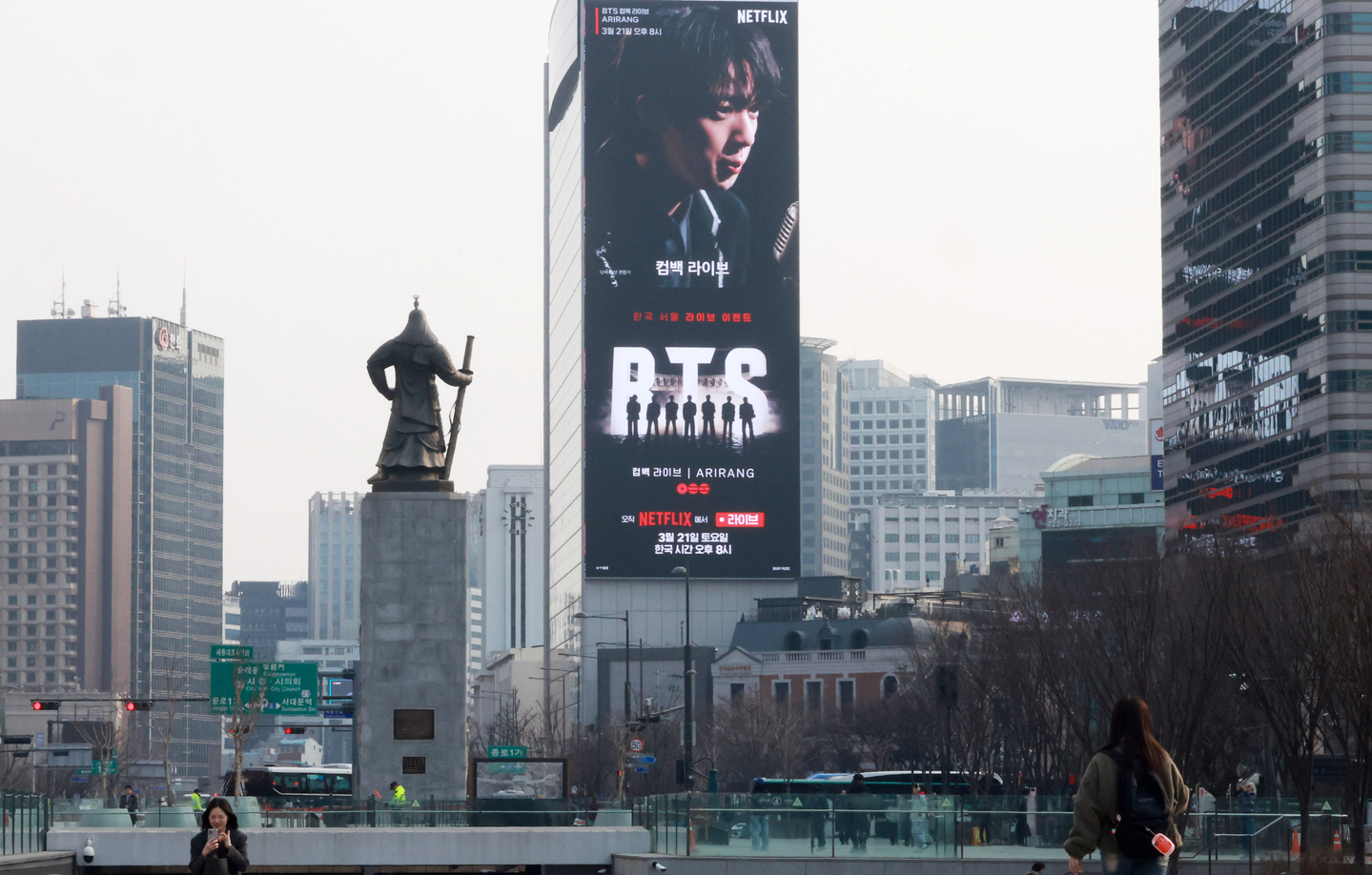 A billboard displays an advertisement for BTS’s comeback live performance at Gwanghwamun Square in Jongno District, central Seoul, on March 11. [NEWS1]
