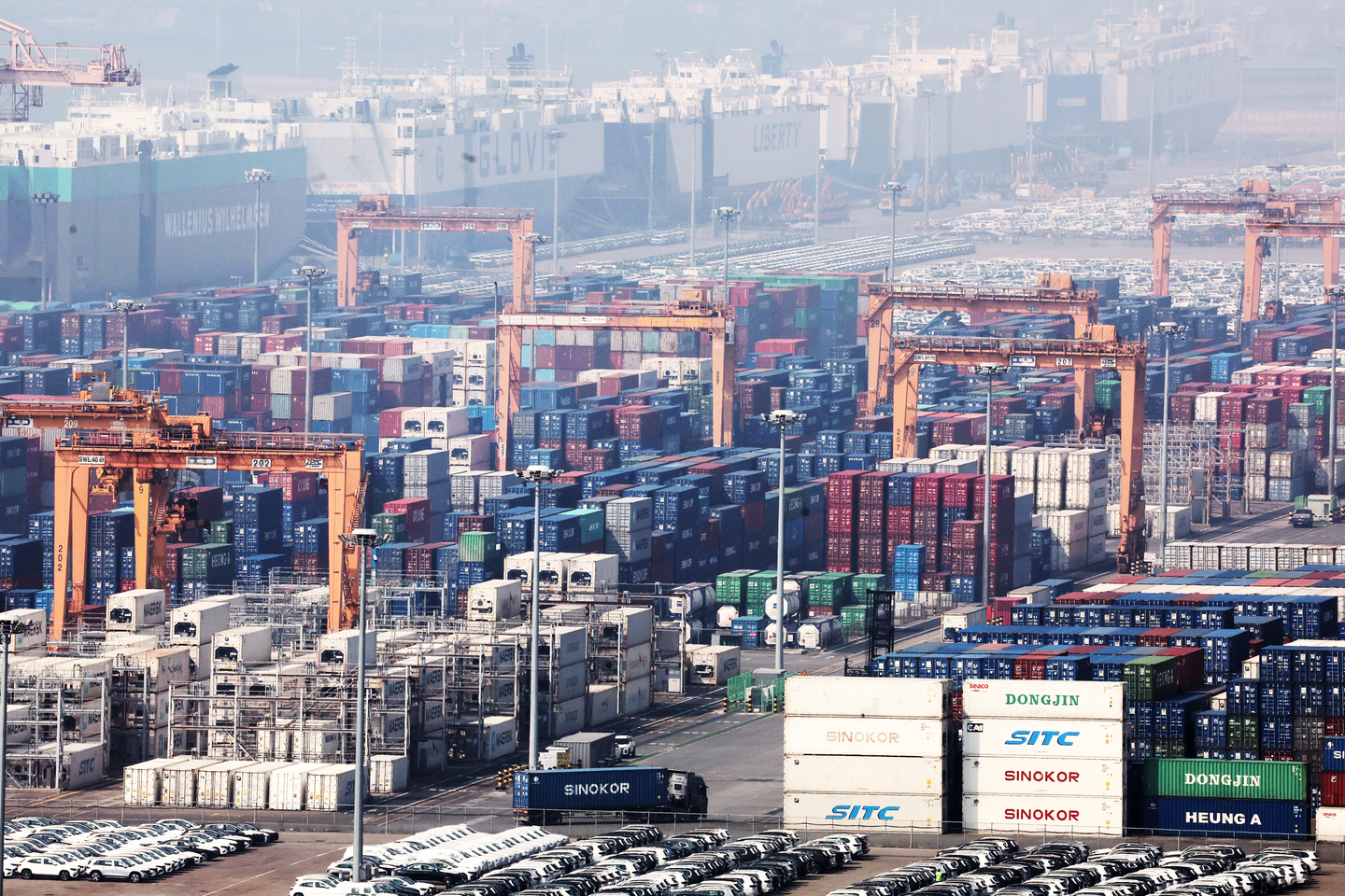 Containers are stacked at a cargo terminal in Pyeongtaek Port in Gyeonggi on March 12. [YONHAP] 