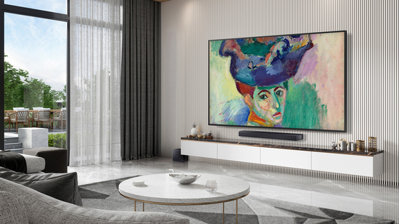 Samsung Electronics has partnered with the San Francisco Museum of Modern Art to launch the “SFMOMA Collection” on the Samsung Art Store, a subscription service for Samsung ″The Frame″ TVs that turns the screen into a digital art gallery when not watching TV, featuring works by 20th-century modern art masters. The photo shows Henri Matisse’s Woman with a Hat (1905) at the Samsung Art Store. [SAMSUNG ELECTRONICS] 