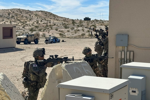 Troops take part in a Korea-U.S. combined exercise held at the U.S. National Training Center in the Mojave Desert in California from March 4 to 15 in this photo provided by the South's Army on March 17. [YONHAP] 