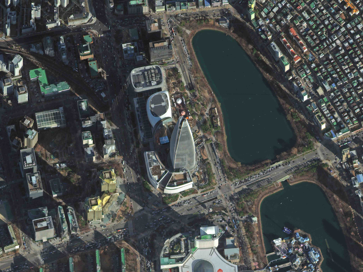 A view of Lotte Tower in southern Seoul captured by the Arirang 7, Korea’s multipurpose satellite, is seen in this photo released by the Korea AeroSpace Administration on March 17. [KOREA AEROSPACE ADMINISTRATION]