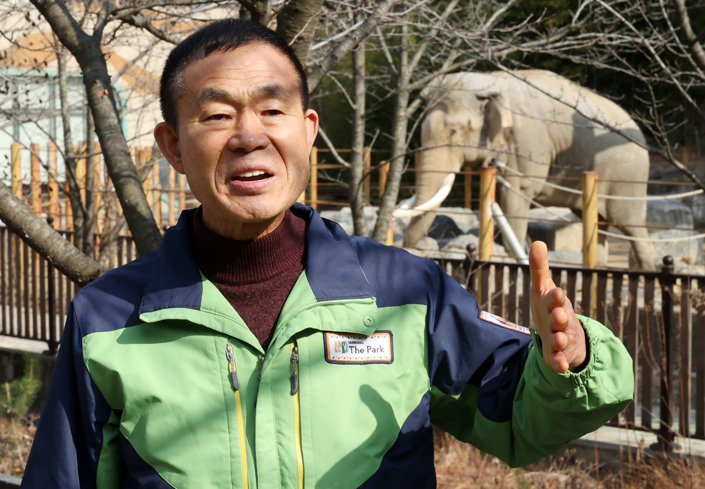 Ahn Dong-su, director of the zoo within the Children’s Grand Park, formerly known as Samjung the Park, in Busanjin District, Busan, explains the conditions of the zoo and its animals on March 4. [SONG BONG-GEUN]