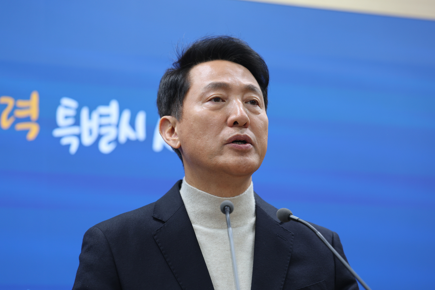 Seoul Mayor Oh Se-hoon speaks during a press conference announcing his candidacy to run in the local elections for the People Power Party at the briefing room of Seoul City Hall in Jung District, central Seoul, on March 17. [NEWS1]