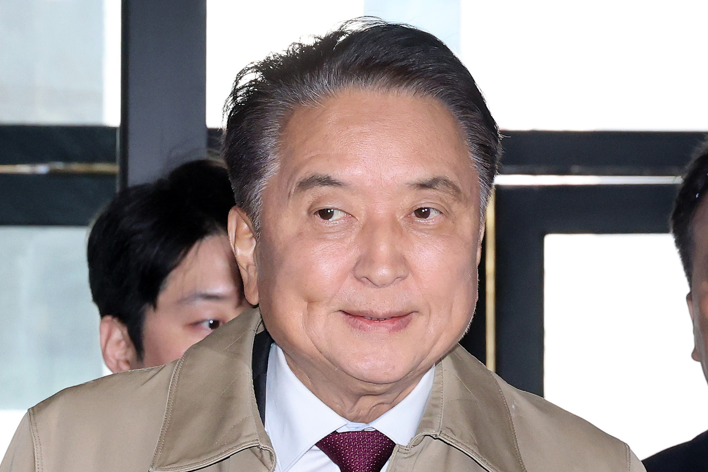 Kim Young-hwan, governor of North Chungcheong, arrives at the People Power Party's office in Yeongdeungpo District, western Seoul, on March 17. [YONHAP] 