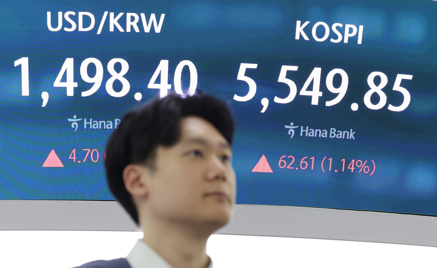 A dealing room at Hana Bank in central Seoul on March 16, 2026 [YONHAP] 