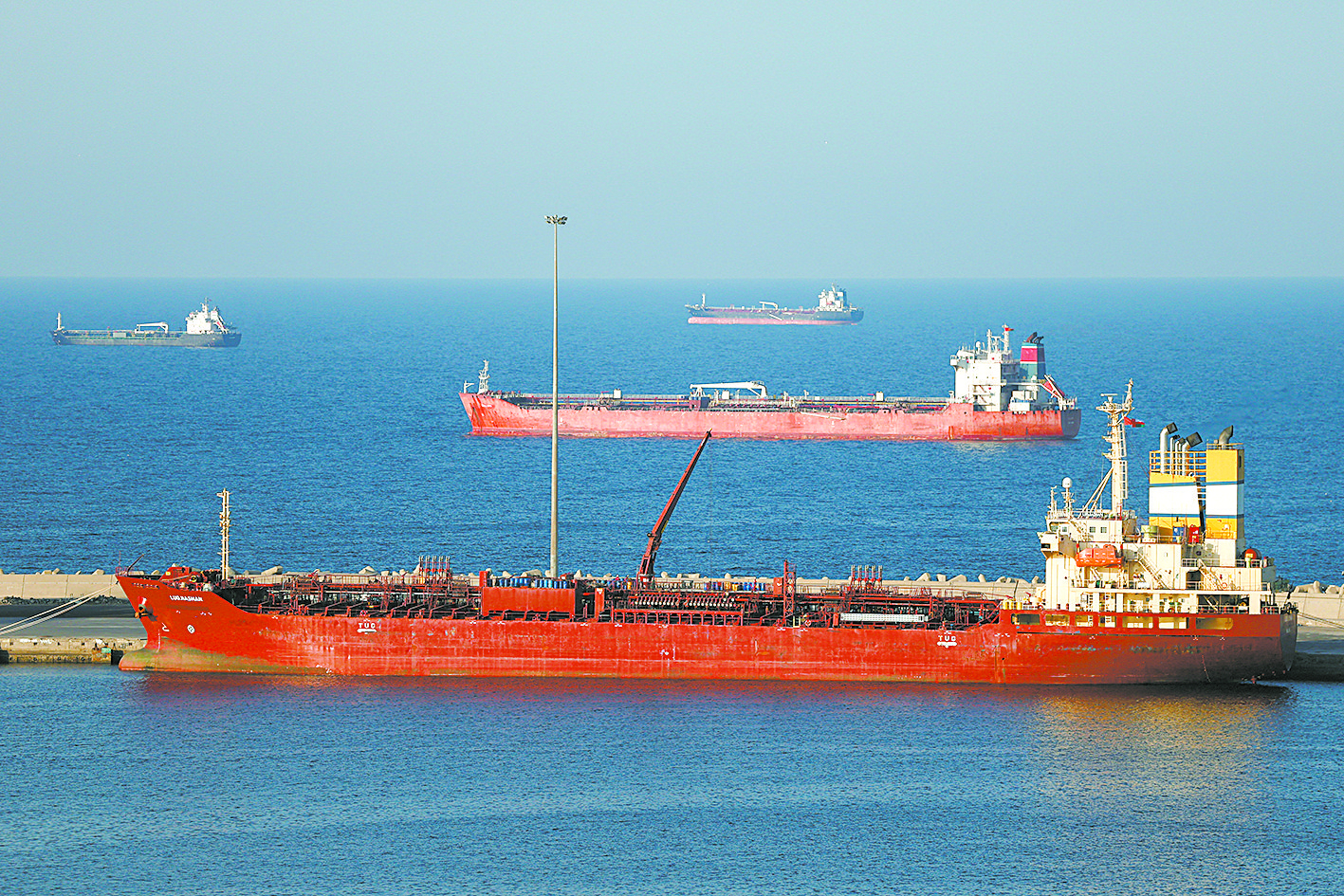 Luojiashan tanker sits anchored in Muscat, as Iran vows to close the Strait of Hormuz, amid the U.S.-Israeli conflict with Iran, in Muscat, Oman, March 7. [REUTERS/YONHAP]