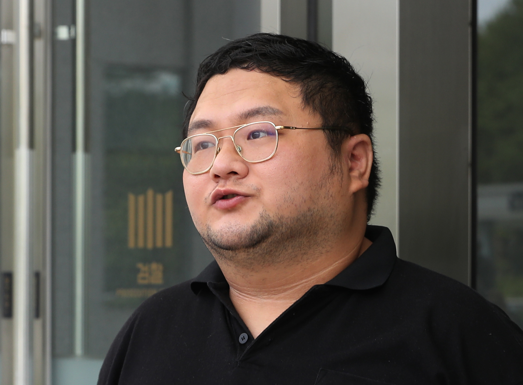 YouTuber GooJeYeok appears before the prosecutors' office as he heads to the Suwon District Court in Gyeonggi to attend an arrest warrant hearing on July 26, 2024. [NEWS1]