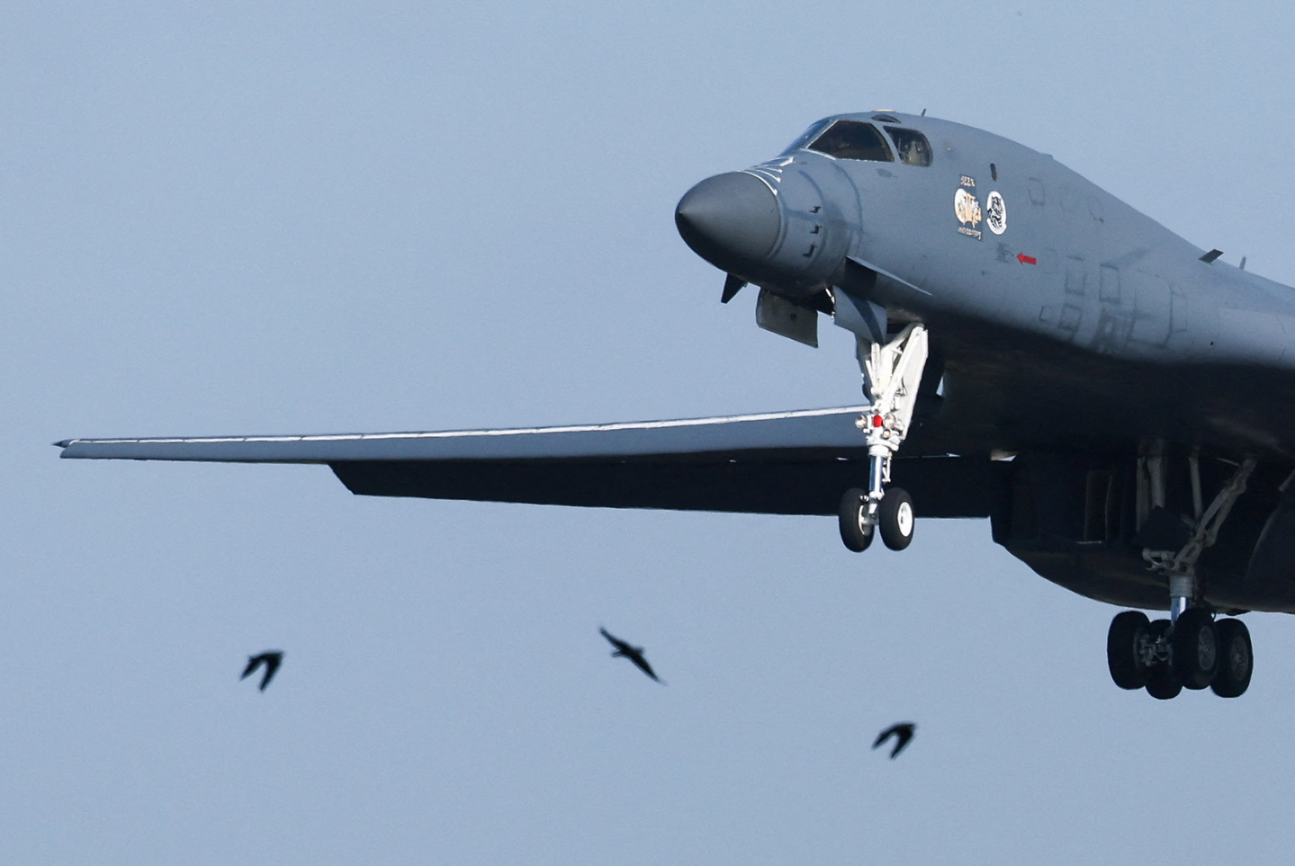 A USAF B-1 bomber takes off at RAF Fairford airbase, used by United States Air Force personnel, amid the U.S.-Israeli conflict with Iran, in Fairford, Britain on March 17. [REUTERS/YONHAP]