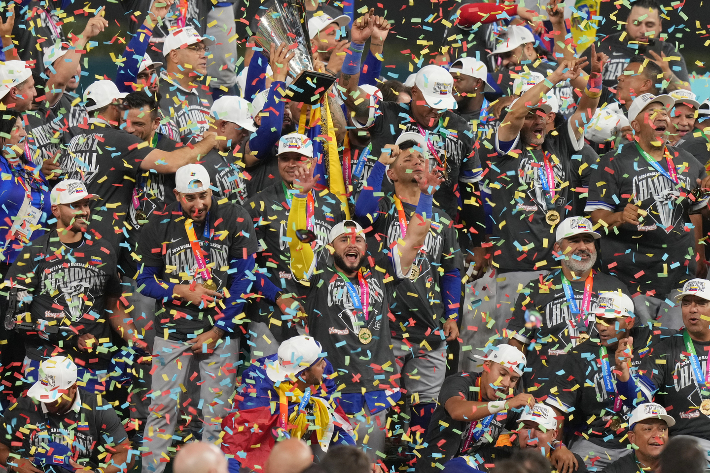 The Venezuela team celebrates after defeating the United States in the championship game of the World Baseball Classic in Miami on March 17. [AP/YONHAP]