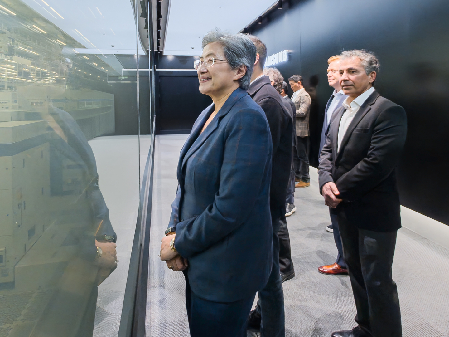 AMD CEO Lisa Su tours Samsung Electronics’ Pyeongtaek campus in Gyeonggi on March 18. [SAMSUNG ELECTRONICS]