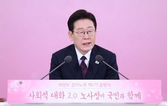 President Lee Jae Myung speaks during a debate session with the Economic, Social and Labor Council, a tripartite presidential advisory body, held at the Blue House in central Seoul on March 16. [YONHAP]
