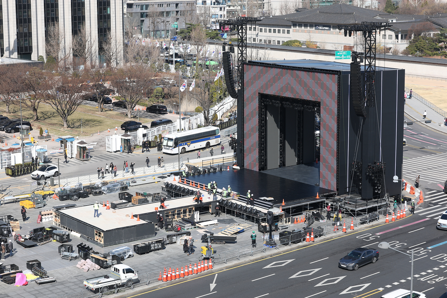 A stage is installed on March 19 for the comeback performance of BTS. The performance is scheduled for March 21. [YONHAP]