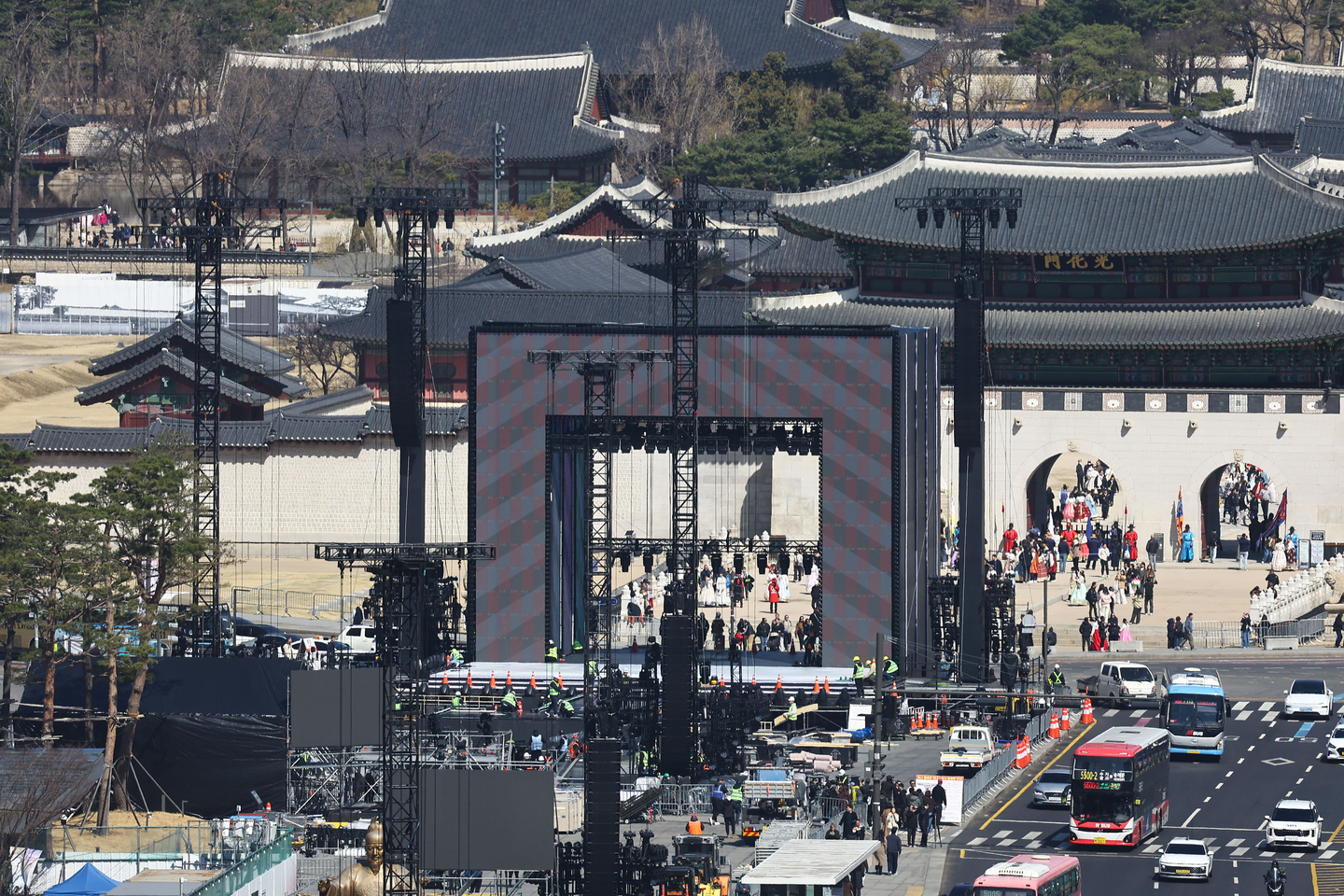 Preparations are underway at Gwanghwamun Square in central Seoul on March 19 for BTS’s upcoming performance on March 21. [KIM JONG-HO]