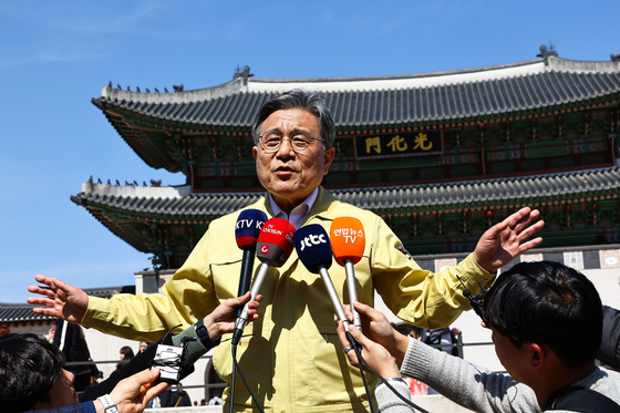 Korea Heritage Service Chief Huh Min, on March 19, speaks to the press in front of Gwanghwamun before conducting an on-site safety inspection of heritage sites set to appear as backdrop of BTS's comeback performance taking place on March 21. [KIM JONG-HO]