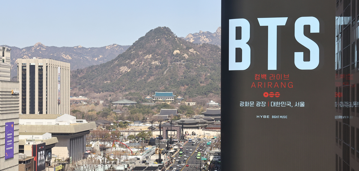 An exterior billboard near Gwanghwamun Plaza in central Seoul on March 19 advertises BTS's comeback performance set for March 21. [KIM JONG-HO]