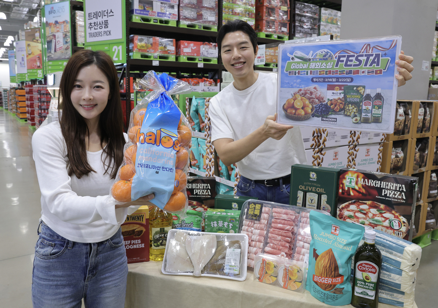 Models showcase globally sourced items at the Suwon Hwaseo branch of Traders Wholesale Club in Gyeonggi on March 19. [EMART]