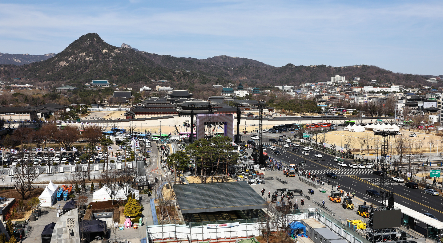 Preparations are underway at Gwanghwamun Square in central Seoul on March 19 for BTS’s upcoming performance on March 21. [KIM JONG-HO]