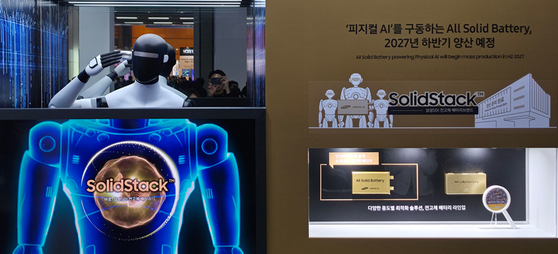 3월 11일 코엑스에서 개막한 ‘인터배터리 2026’에서 삼성SDI는 피지컬 AI용 파우치형 전고체 배터리 샘플을 공개했다. 고석현 기자 