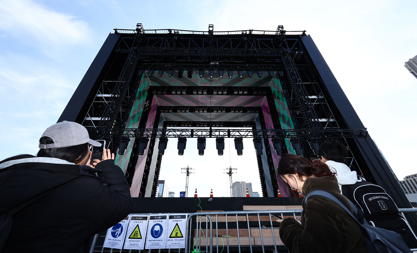 A stage for “BTS The Comeback Live: Arirang” is being built at Gwanghwamun Square, where BTS will stage its comeback performance on March 21, in Jongno District, central Seoul, on March 19. [KIM JONG-HO]