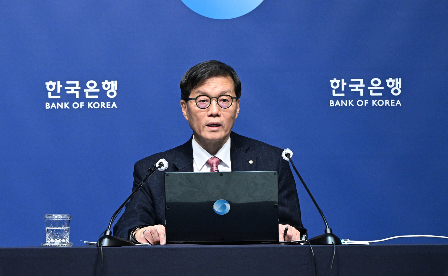 Rhee Chang-yong, the governor of the Bank of Korea, speaks to reporters during a press conference held at the central bank's headquarters in Jung District, central Seoul, on Feb. 26. [JOINT PRESS CORPS]