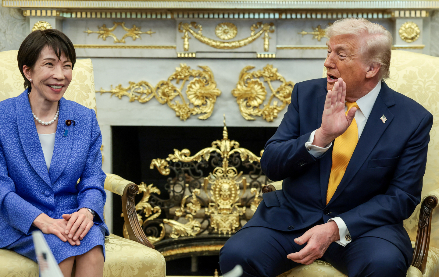 U.S. President Donald Trump, right, meets with Japanese Prime Minister Sanae Takaichi in the Oval Office at the White House in Washington on March 19. [REUTERS/YONHAP]