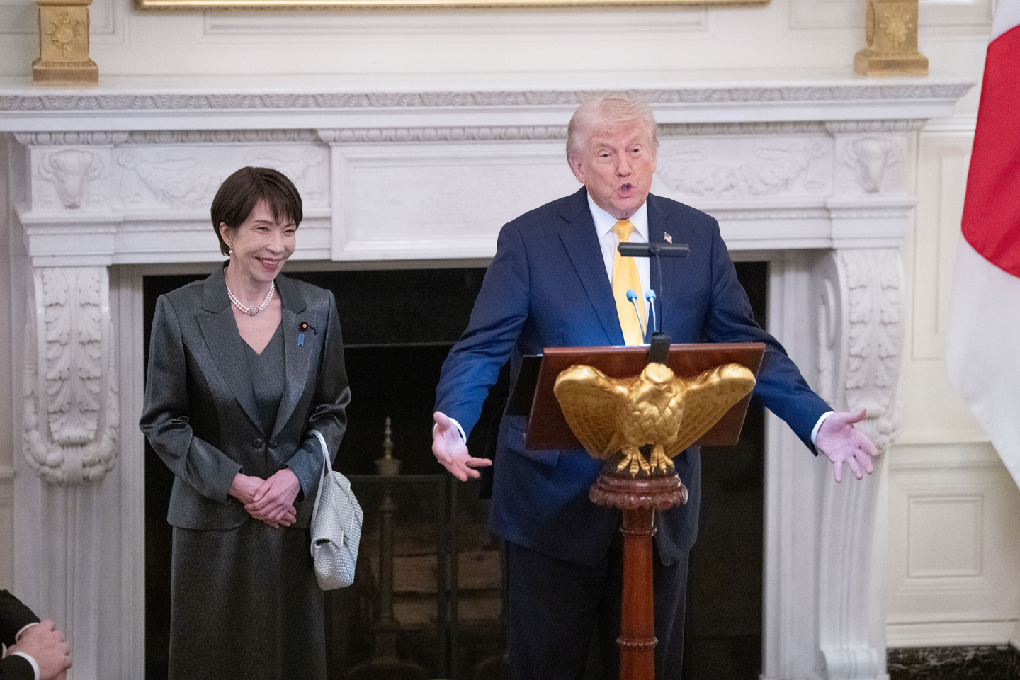 President Donald Trump, right, makes remarks as he stands with Prime Minister Sanae Takaichi of Japan during a dinner in the State Dining Room of the White House in Washington on Thursday, March 19, 2026. [UPI/YONHAP]
