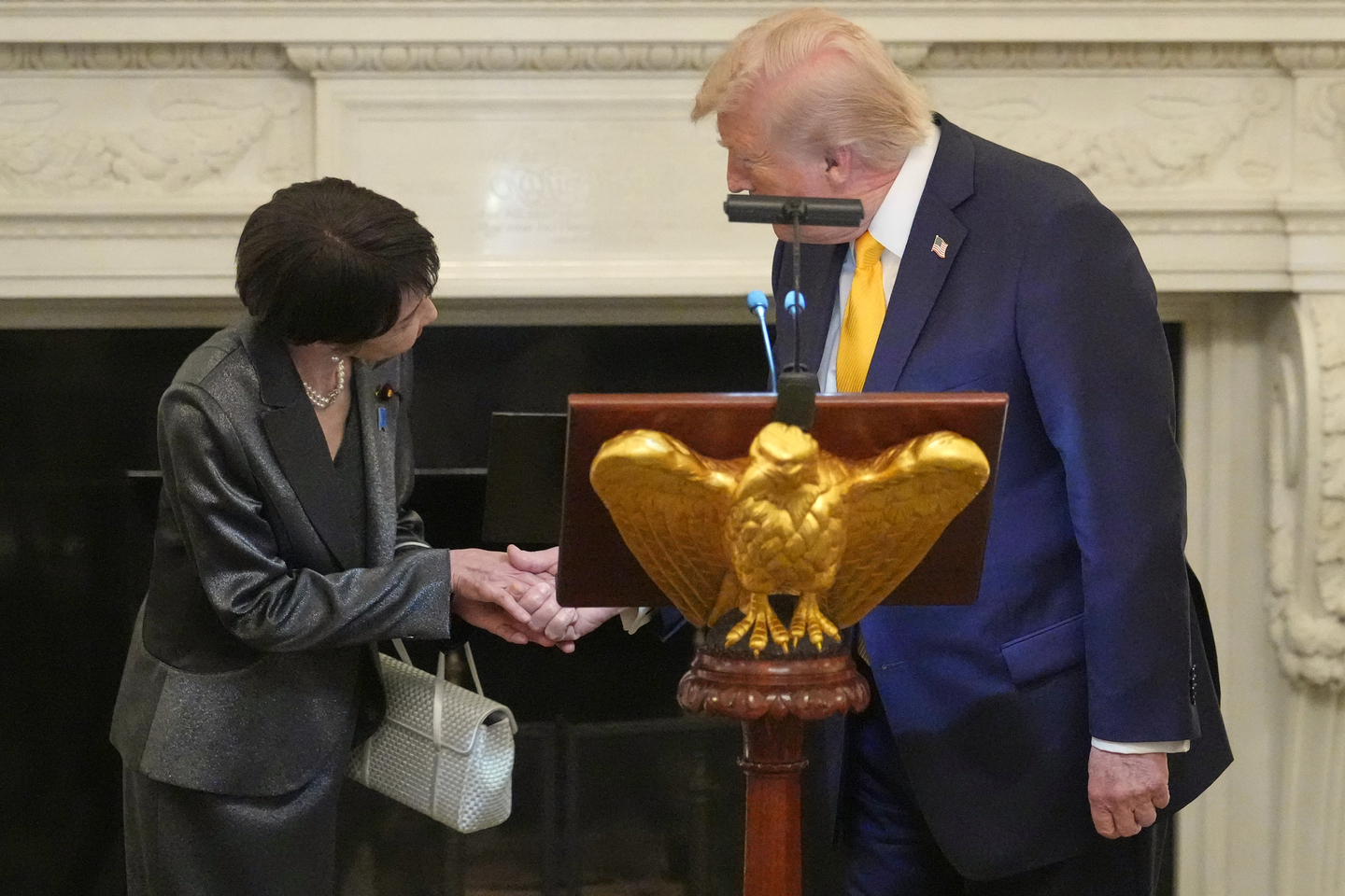 President Donald Trump attends a dinner with Japan's Prime Minister Sanae Takaichi in the State Dining Room of the White House, Thursday, March 19, 2026, in Washington. [AP/YONHAP]