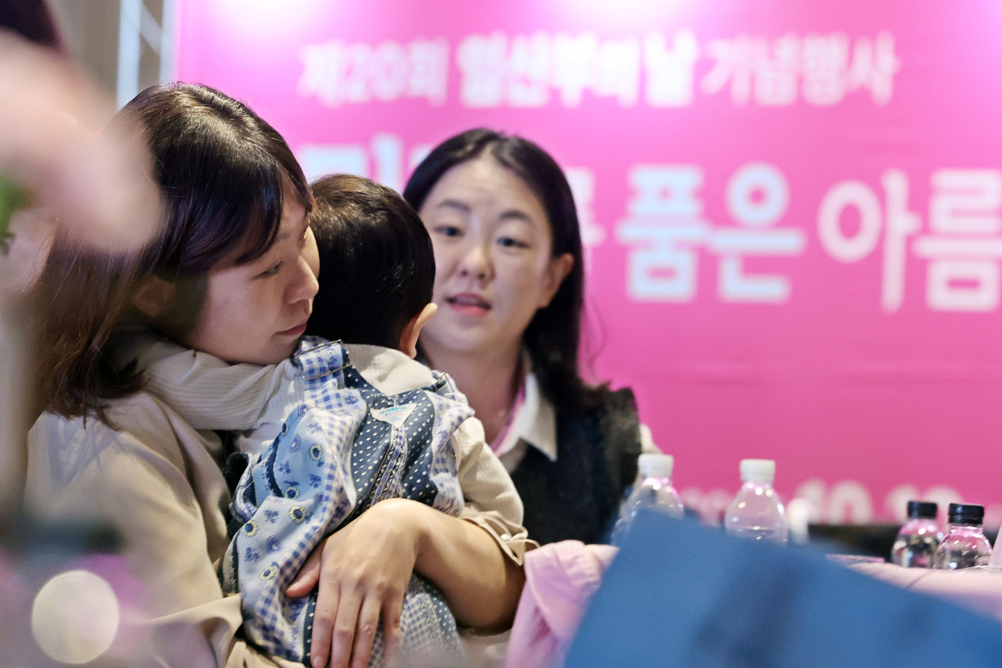 Mothers and children attend a ceremony marking the Day of Expectant Woman at a hotel in Yeongdeungpo District, western Seoul, on Oct. 10, 2025. [NEWS1]