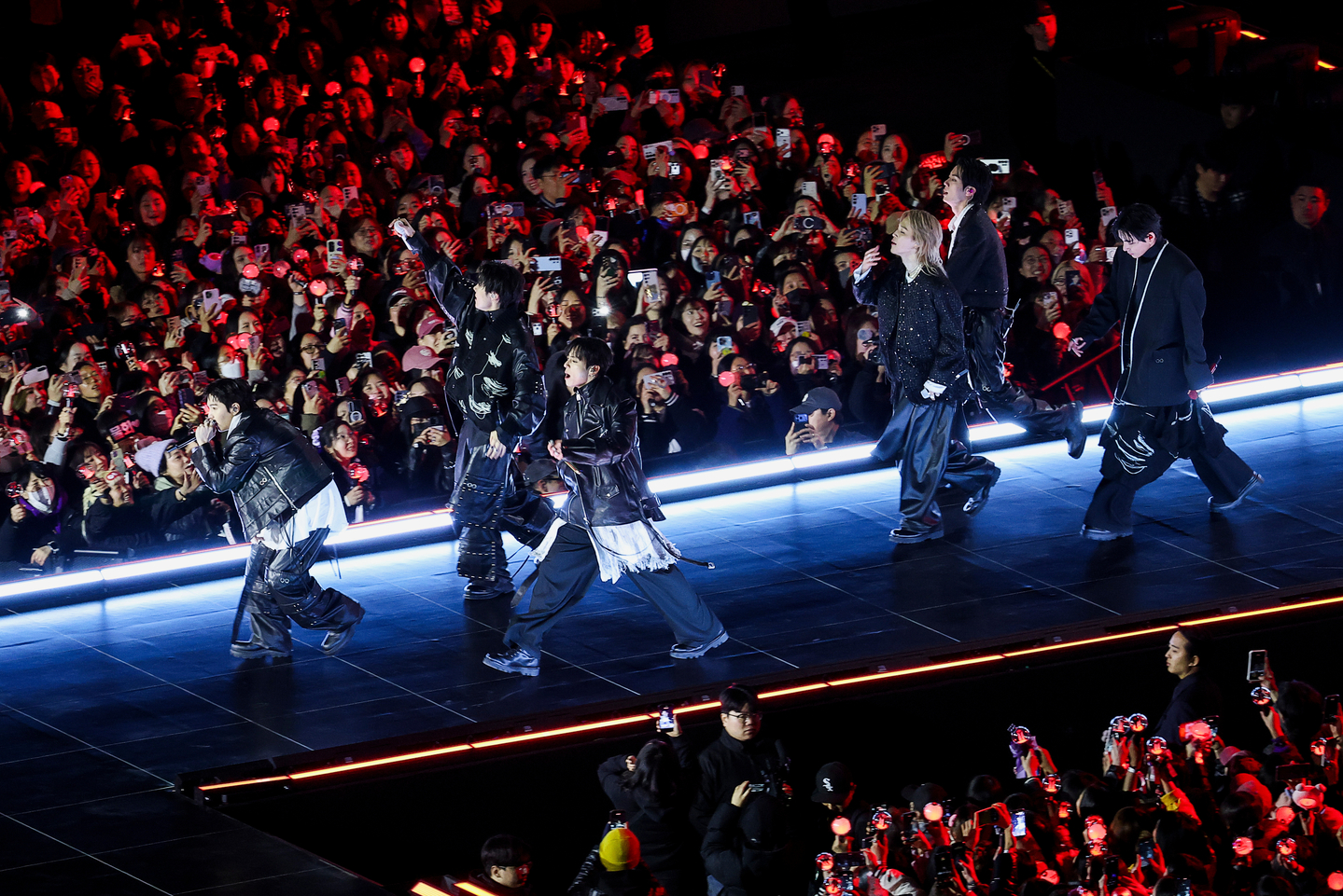 BTS performs at Gwanghwamun Square in central Seoul on March 21. [AP/YONHAP]