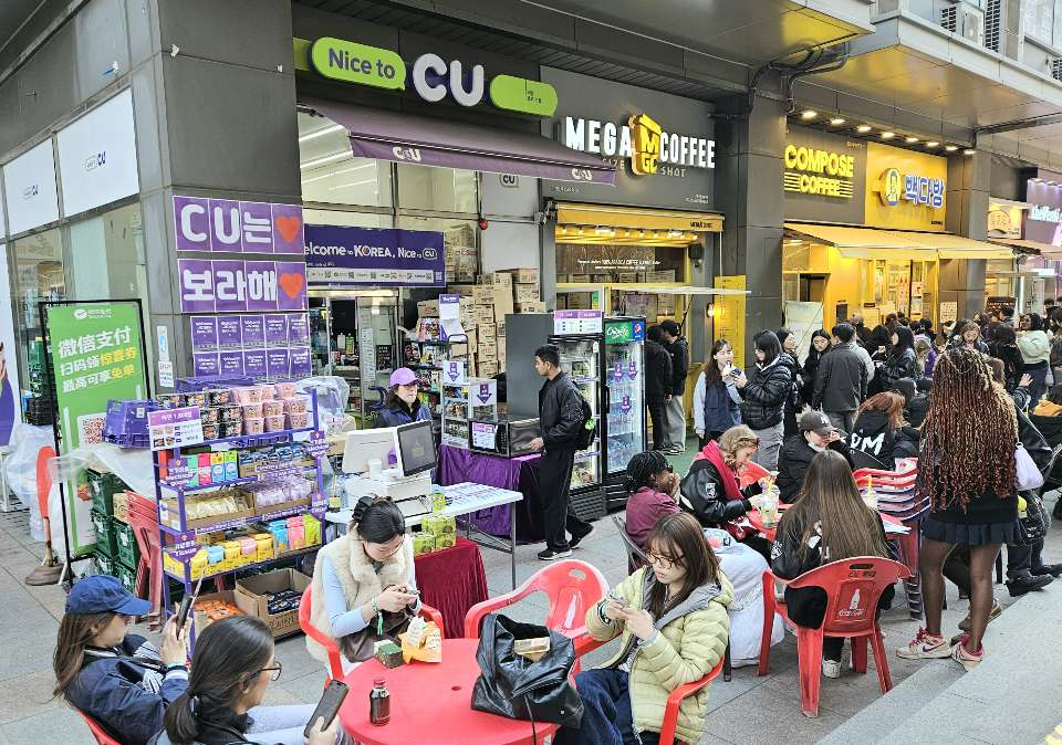 Customers are seen outside a CU convenience store near Gwanghwamun Square on March 21, the day boy band BTS held a comeback performance at the square in central Seoul. [CU]