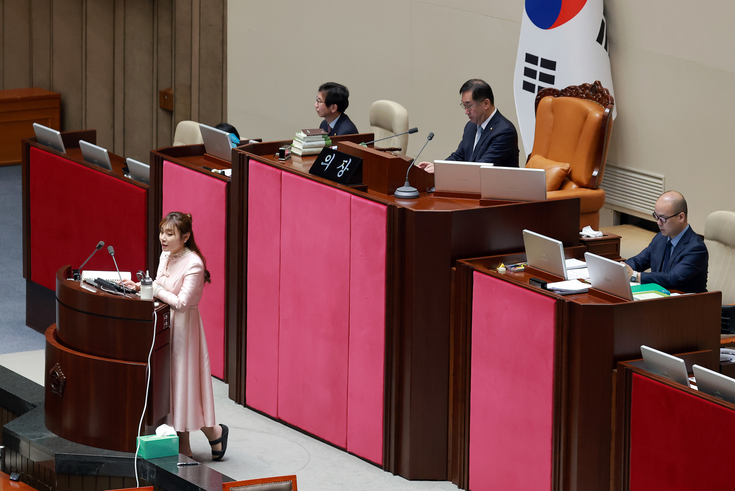 Rep. Kim Yea-ji of the People Power Party speaks at the National Assembly plenary hall in Yeouido, western Seoul, on March 22. [YONHAP]