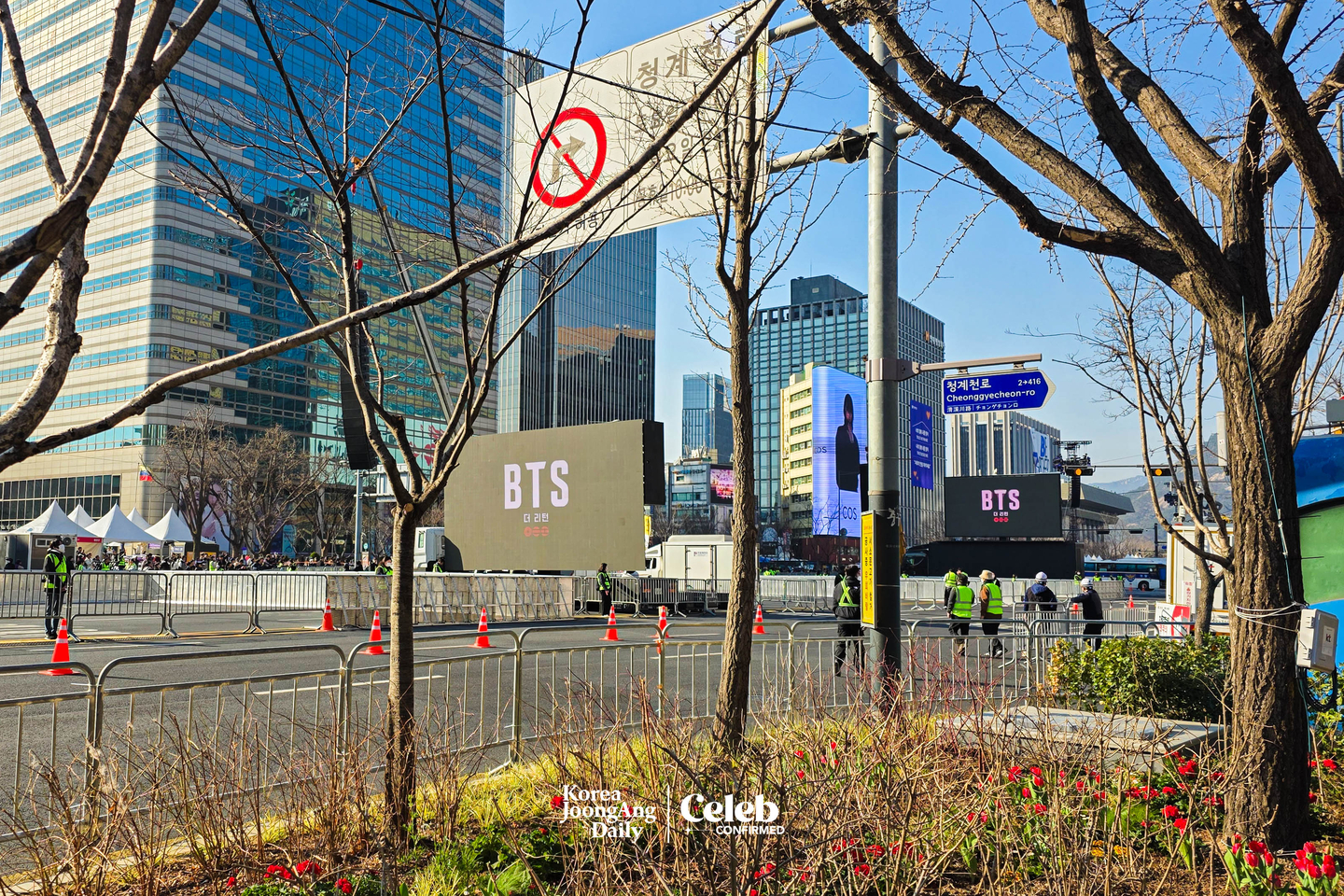 The area surrounding Gwanghwamun Square in central Seoul ahead of the “BTS The Comeback Live: Arirang” concert on March 21 [DANIELA GONZALEZ PEREZ]