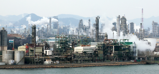 View of the petrochemical complex in Yeosu, South Jeolla on March 9. [YONHAP]