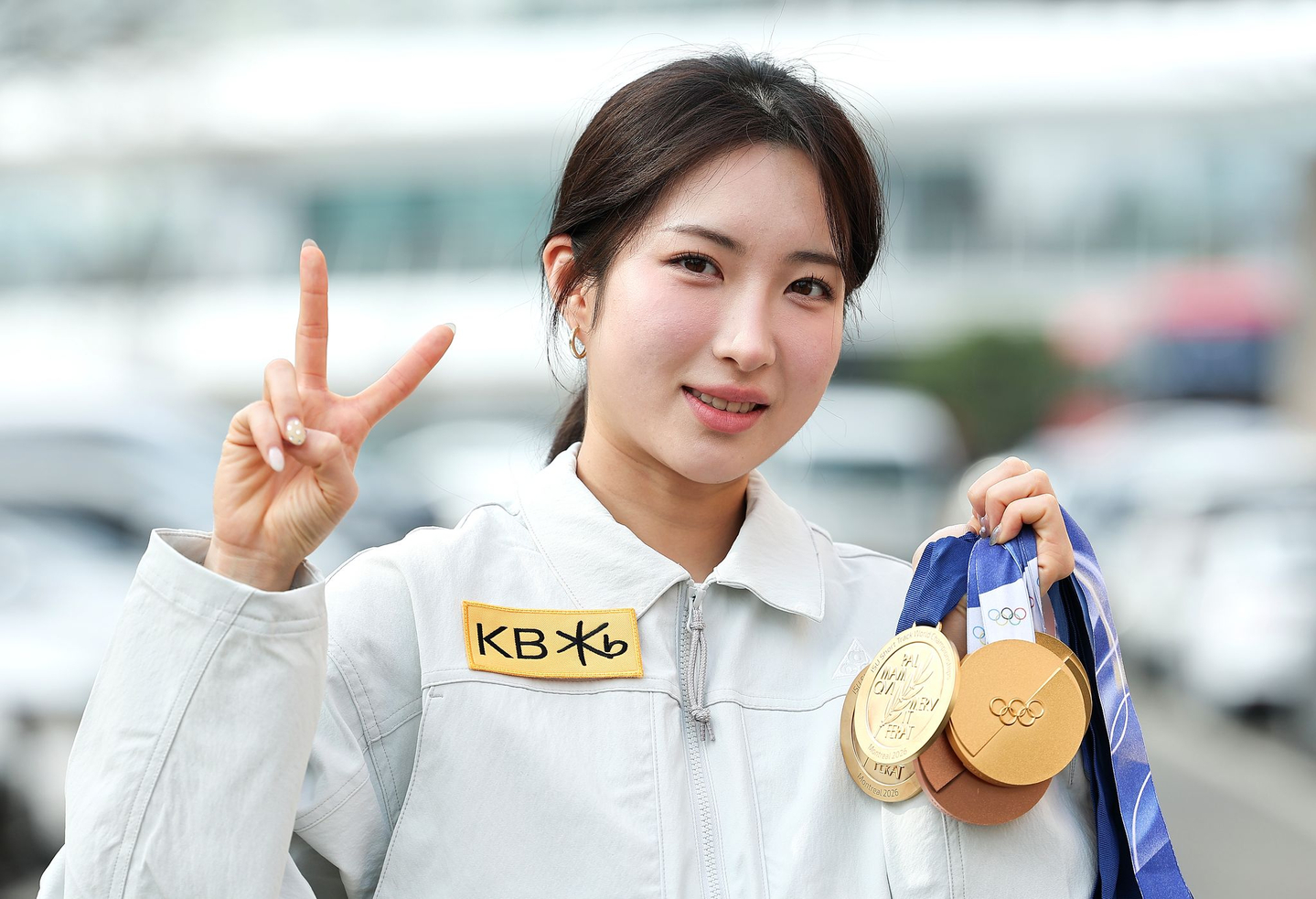 Short track speed skater Kim Gil-li poses for a photo before an interview with the JoongAng Ilbo at Olympic Parktel in Songpa District, southern Seoul, on March 20. [LIM HYUN-DONG]