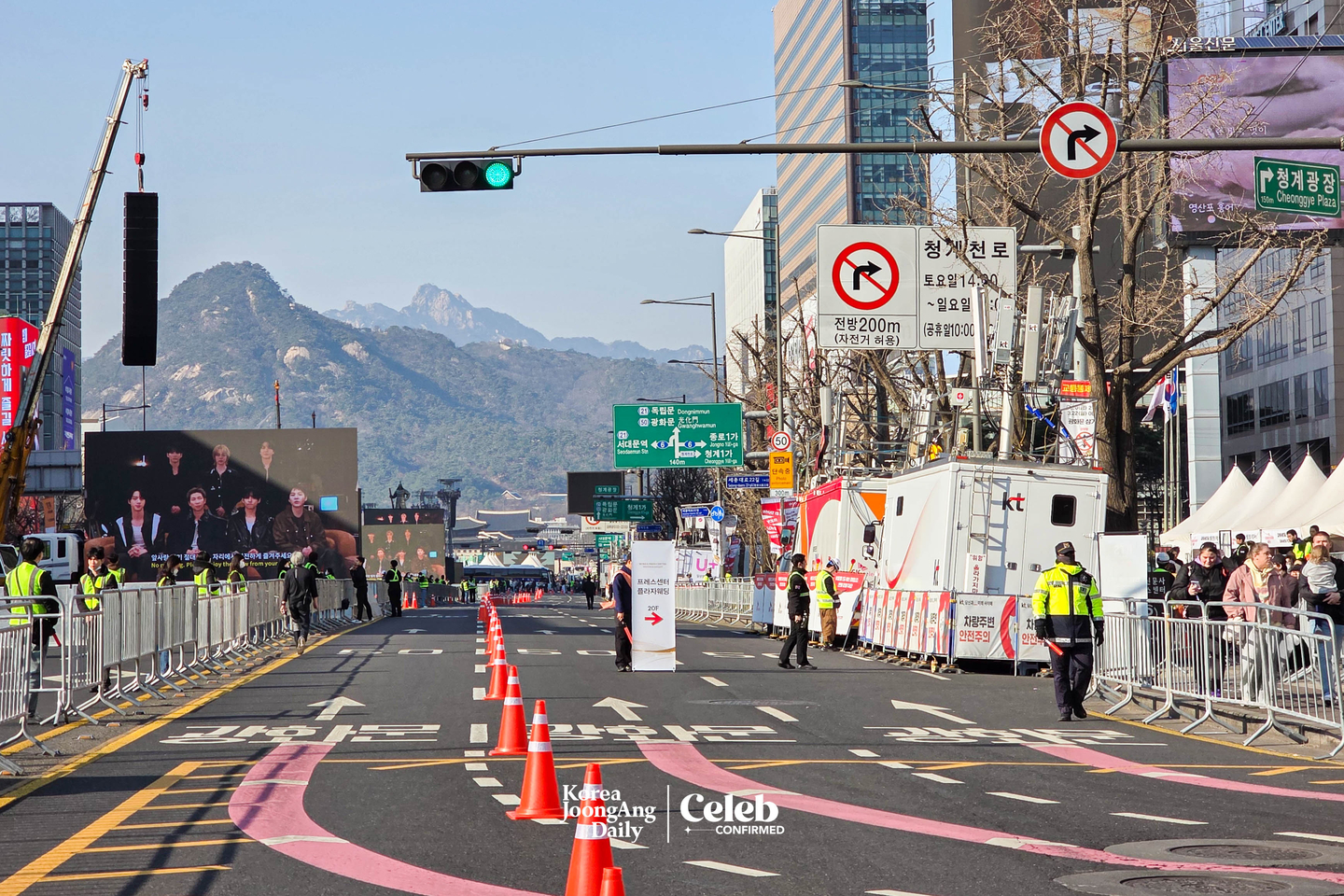 The area surrounding Gwanghwamun Square in central Seoul ahead of the “BTS The Comeback Live: Arirang” concert on March 21 [DANIELA GONZALEZ PEREZ]