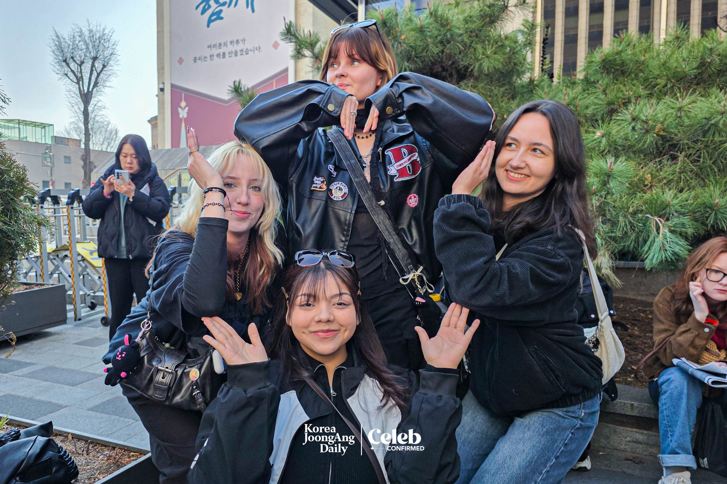 Fans at Gwanghwamun Square in central Seoul ahead of the “BTS The Comeback Live: Arirang” concert on March 21 [DANIELA GONZALEZ PEREZ]