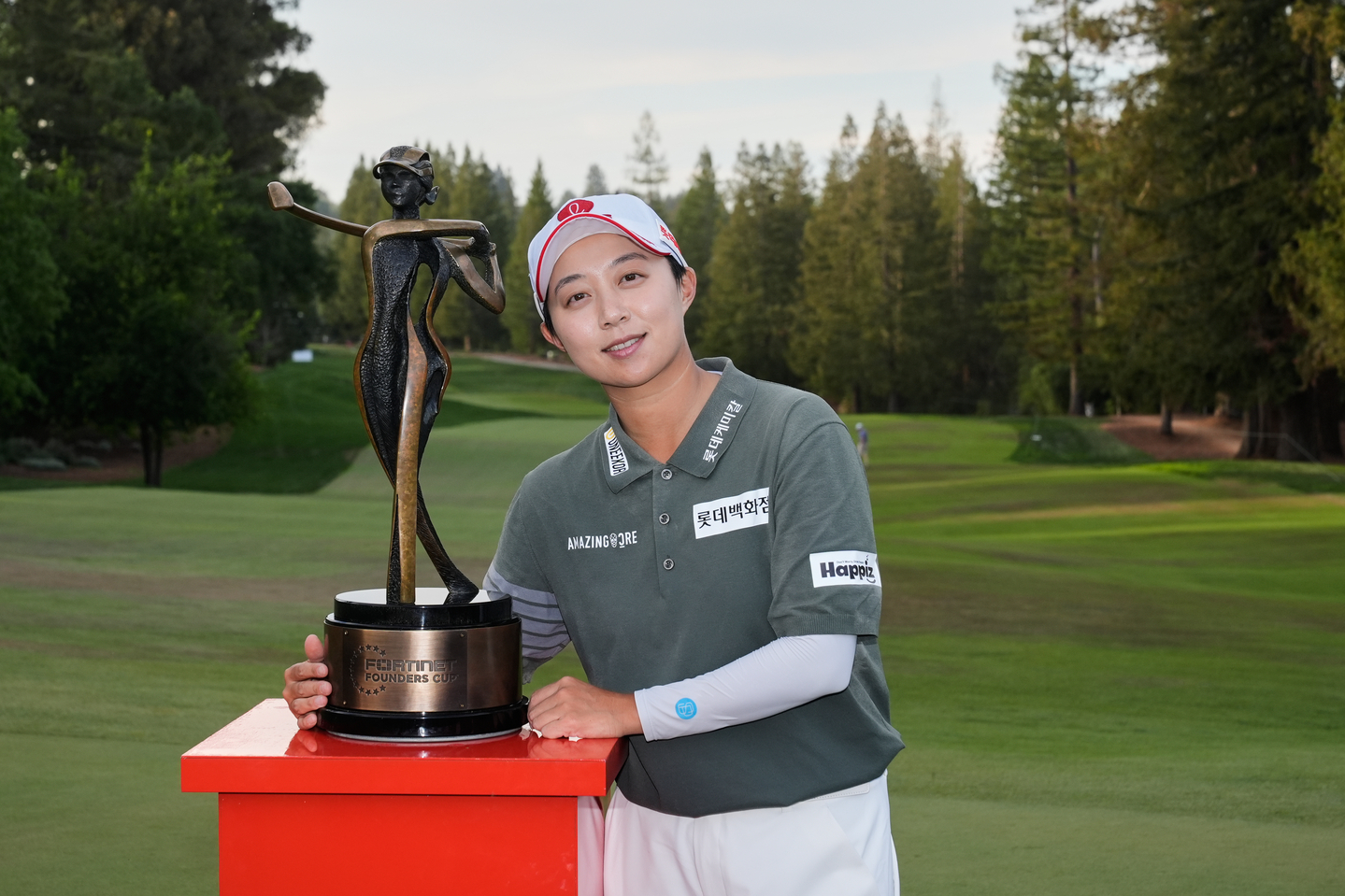Korean golfer Kim Hyo-joo poses with the tournament trophy after winning the LPGA Fortinet Founders Cup at Sharon Heights Golf and Country Club in Menlo Park, California, on March 22.[AP/YONHAP]