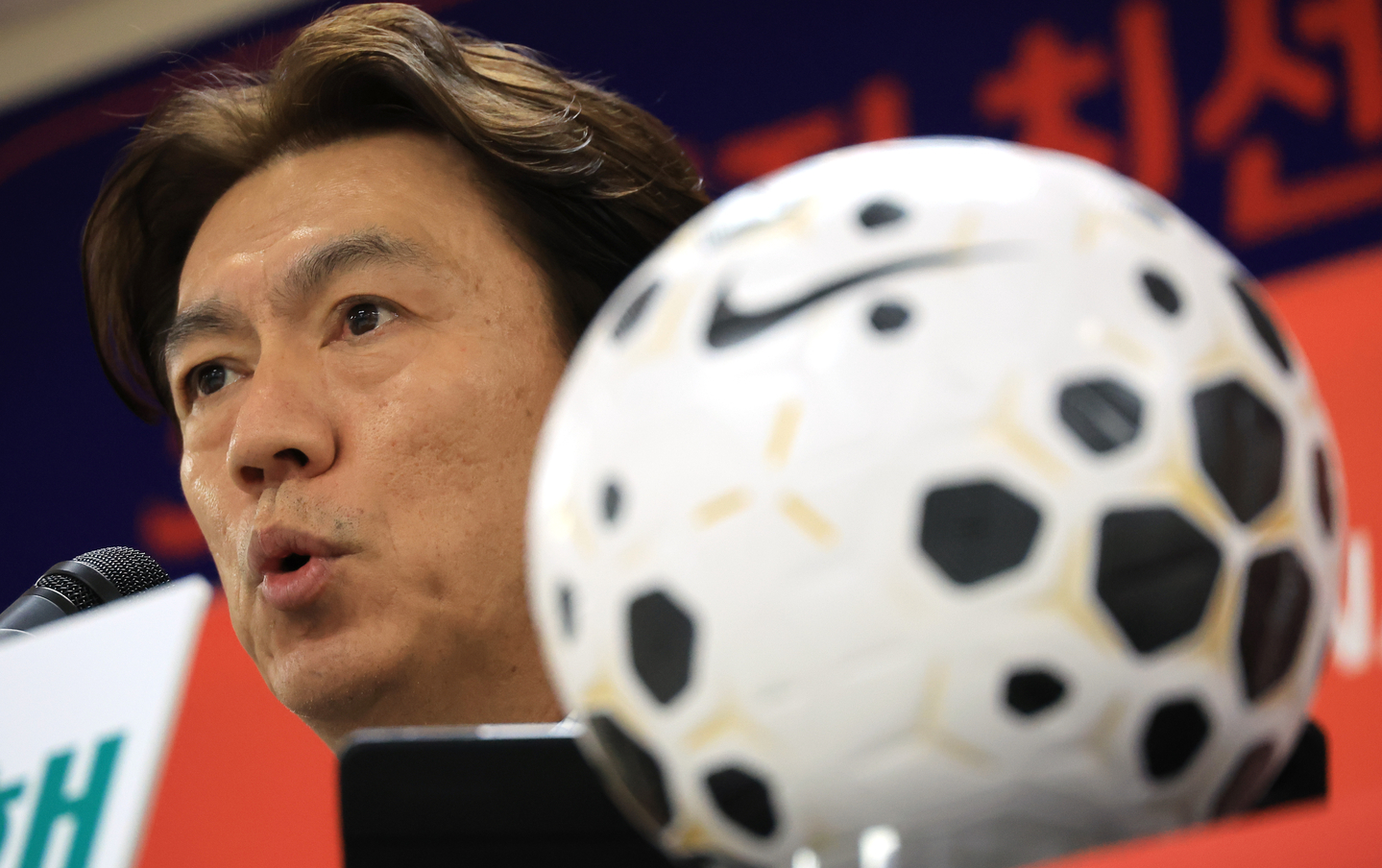 Korea national team manager Hong Myung-bo answers a question during a press conference announcing the squad for March’s European away friendlies at Korea Football Park in Cheonan, South Chungcheong, on March 16. [YONHAP]