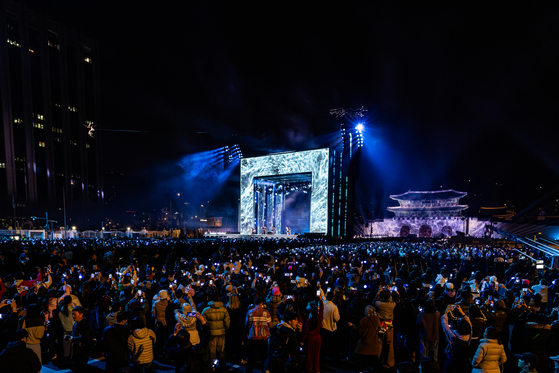 Spectators and concertgoers fill Gwanghwamun Square to watch live performance of K-pop boy band BTS in central Seoul on March 21. [NETFLIX/BIG HIT MUSIC] 