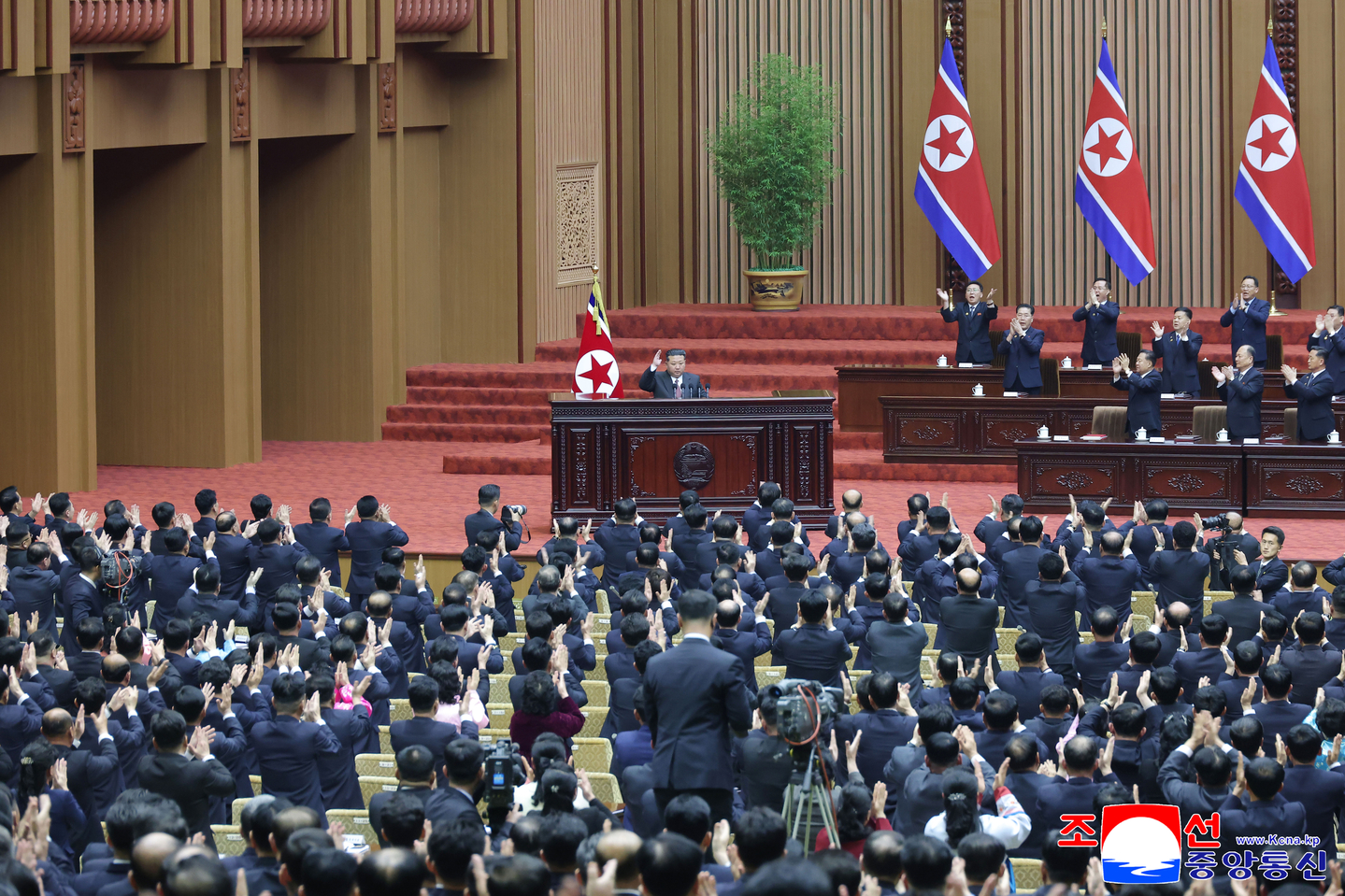North Korean leader Kim Jong-un speaks at the second day of the Supreme People's Assembly in Pyongyang on March 23 in this photo carried by the Korean Central News Agency on March 24. [YONHAP]