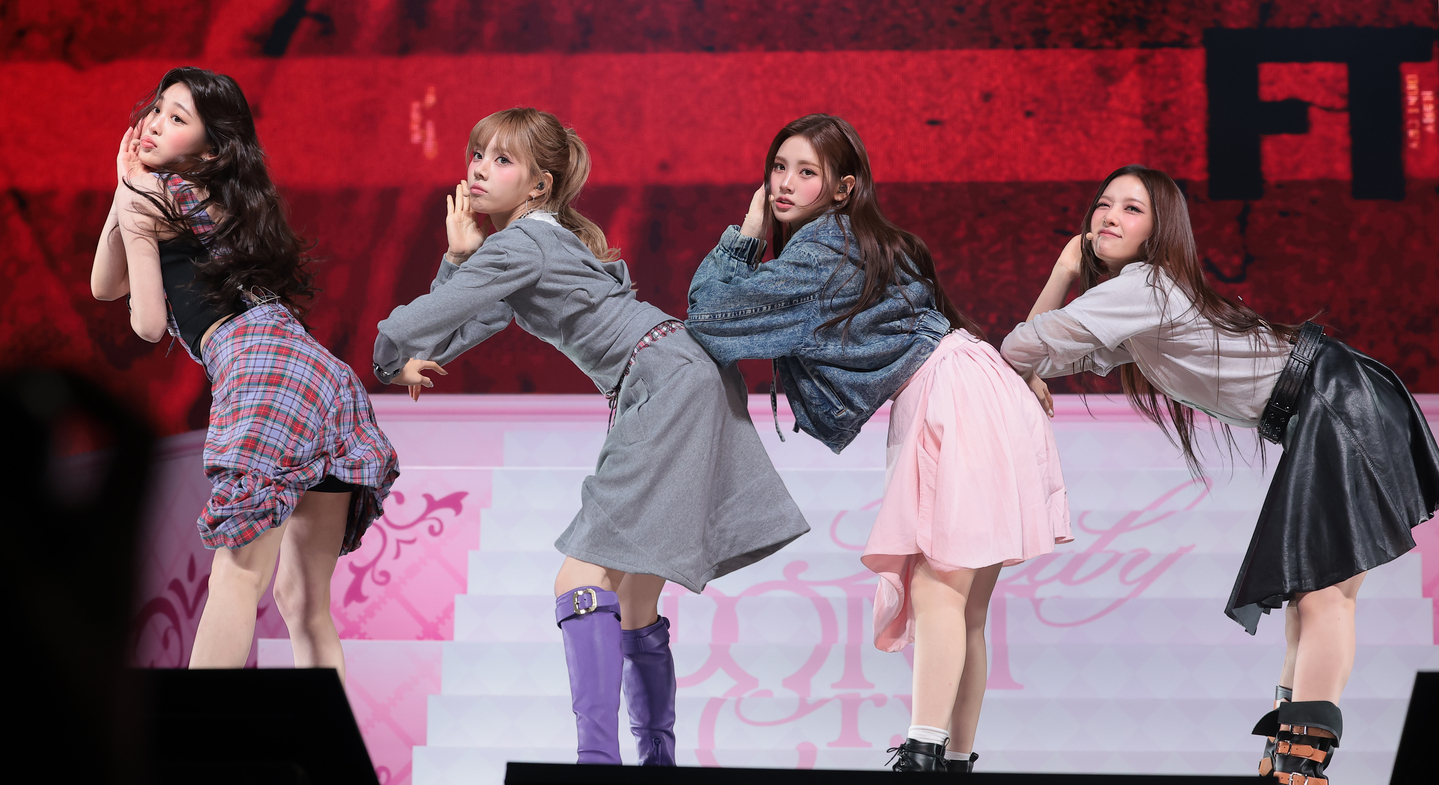 Girl group Baby DONT Cry performs "Shapeshifter," a prereleased track from its first EP "After Cry," during a press showcase at Blue Square in Yongsan District, central Seoul, on March 24. [NEWS1]