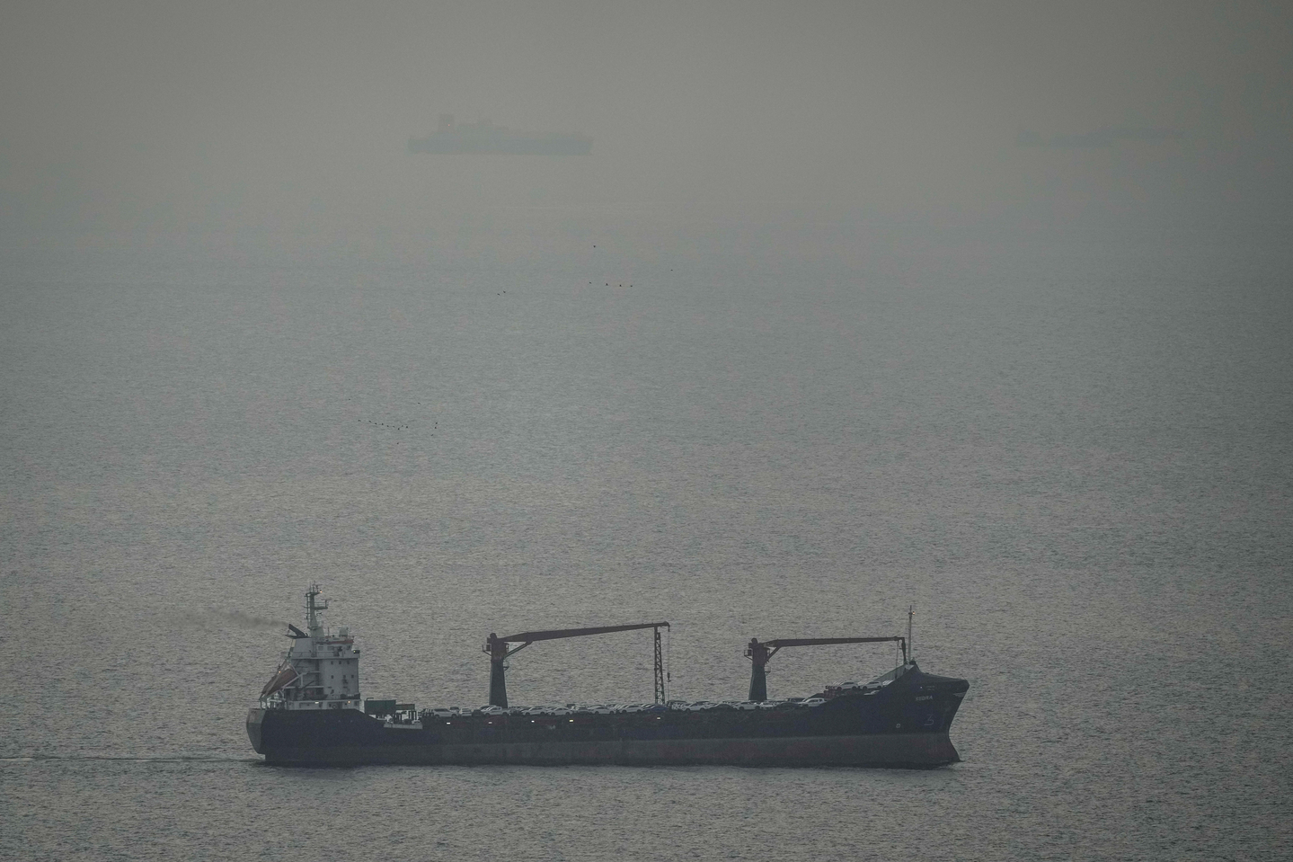 A cargo ship carrying vehicles sails through the Arabian Gulf toward the Strait of Hormuz on March 22. [AP/YONHAP]