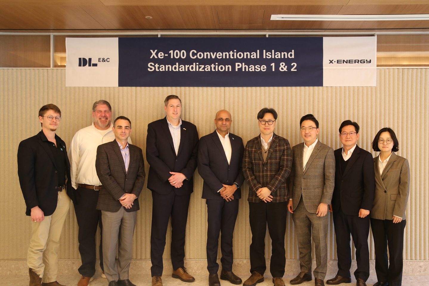 Dinkar S. Bhatia, fifth from left, chief commercial officer of X-energy, and Bae Jong-sik, sixth from left, deputy head of the power plant division at DL E&C, pose for a photo to mark the signing of an SMR standard design contract at the Korean construction firm’s headquarters in western Seoul. [DL E&C]
